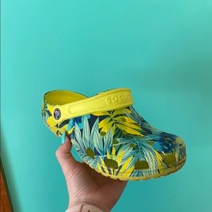 Tropical Crocs 🌴